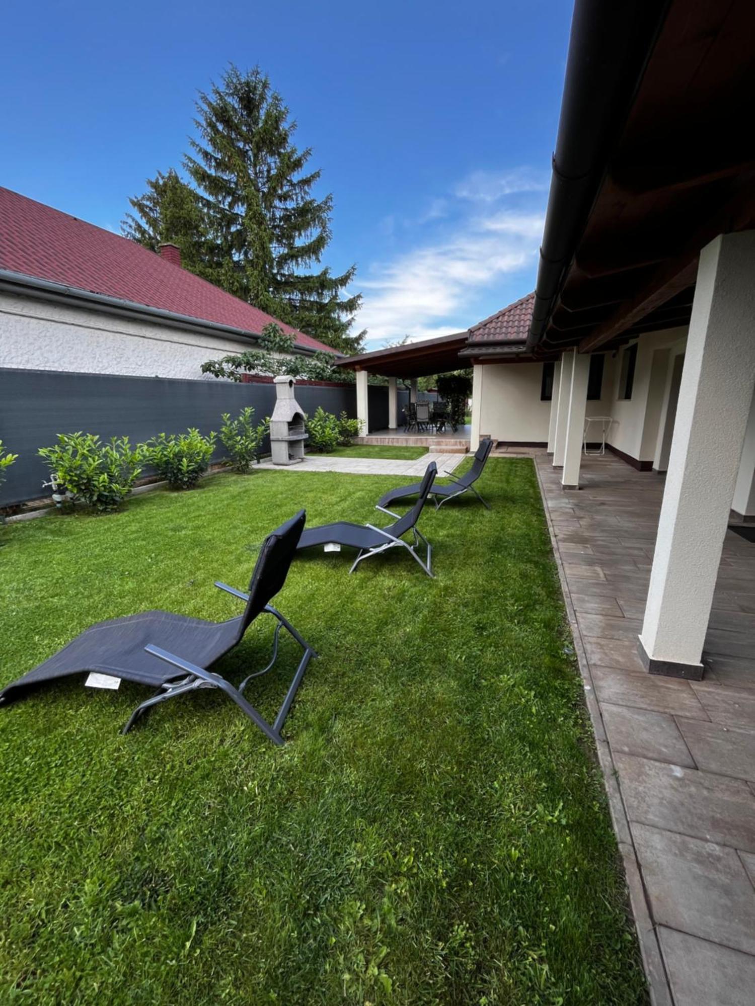 Laura Villa Balatonlelle Exterior foto